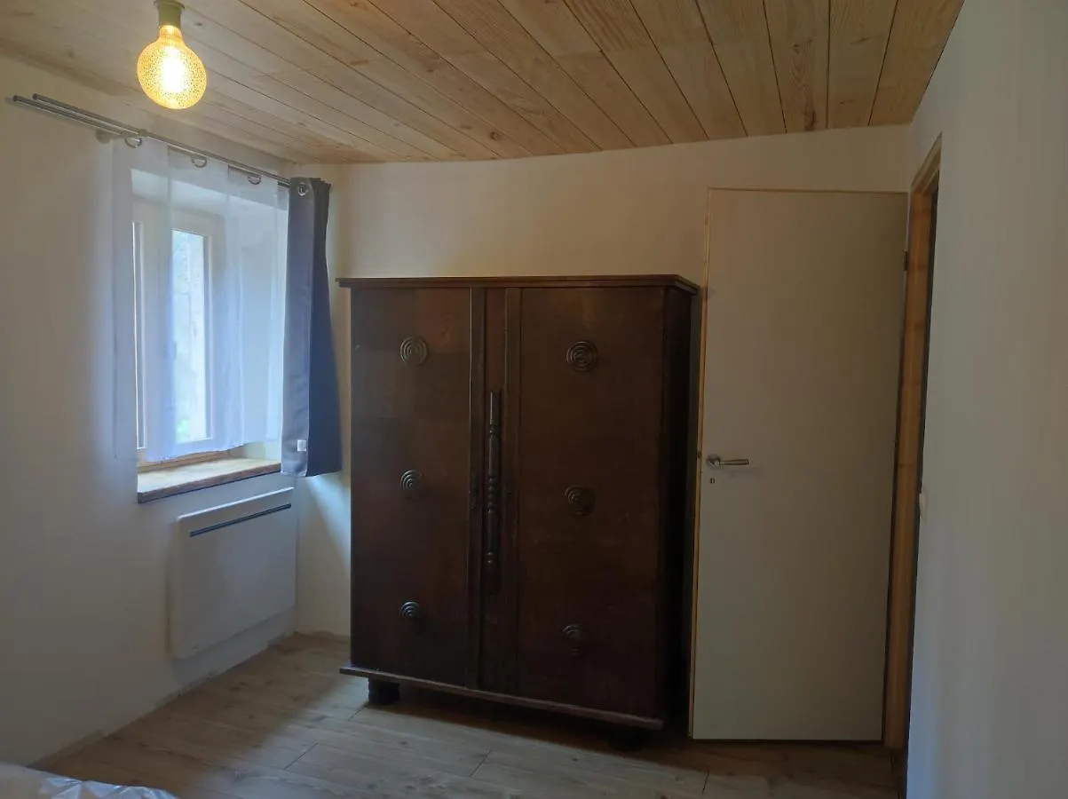 Chez Florent Et Celine Queige Apartment